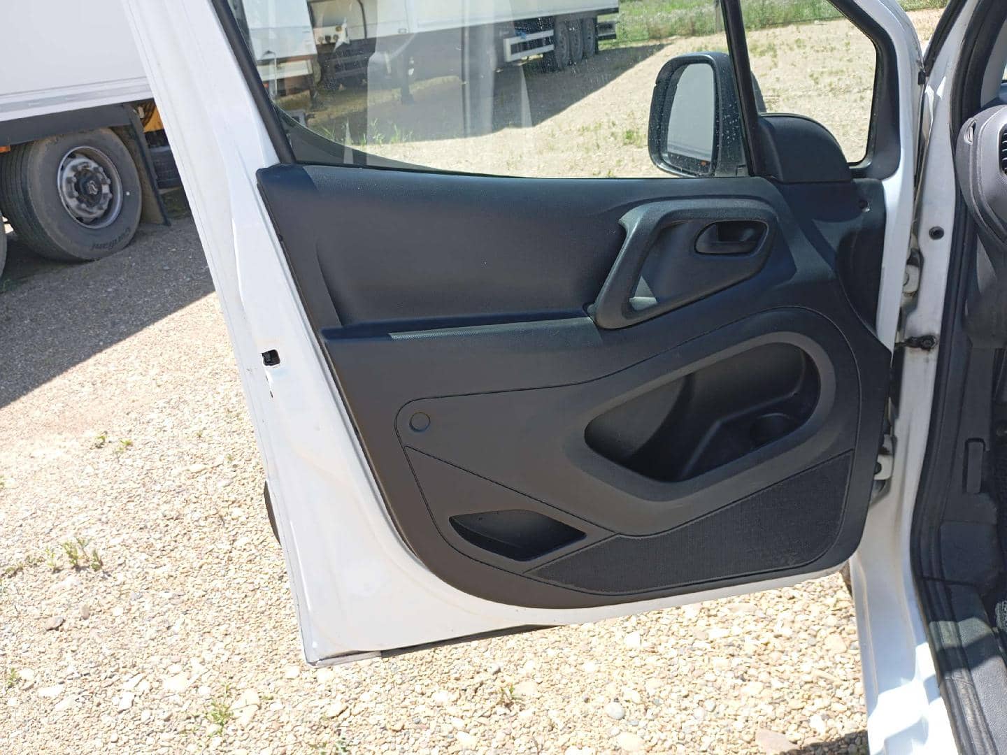 Peugeot Partner,  259 380 км, 2017 года в лизинг