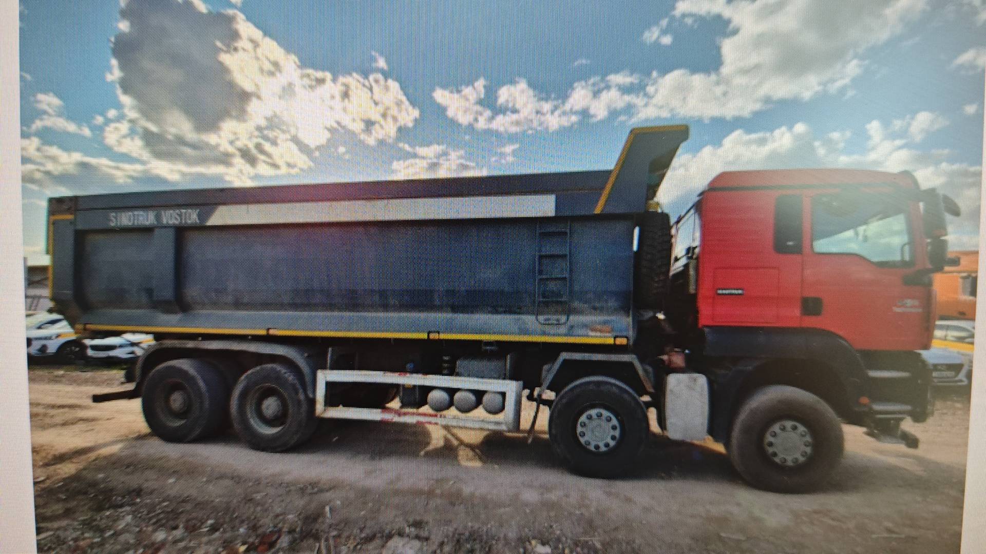 HOWO ZZ3317V386GE1 8х4,  129 518 км, 2022 года