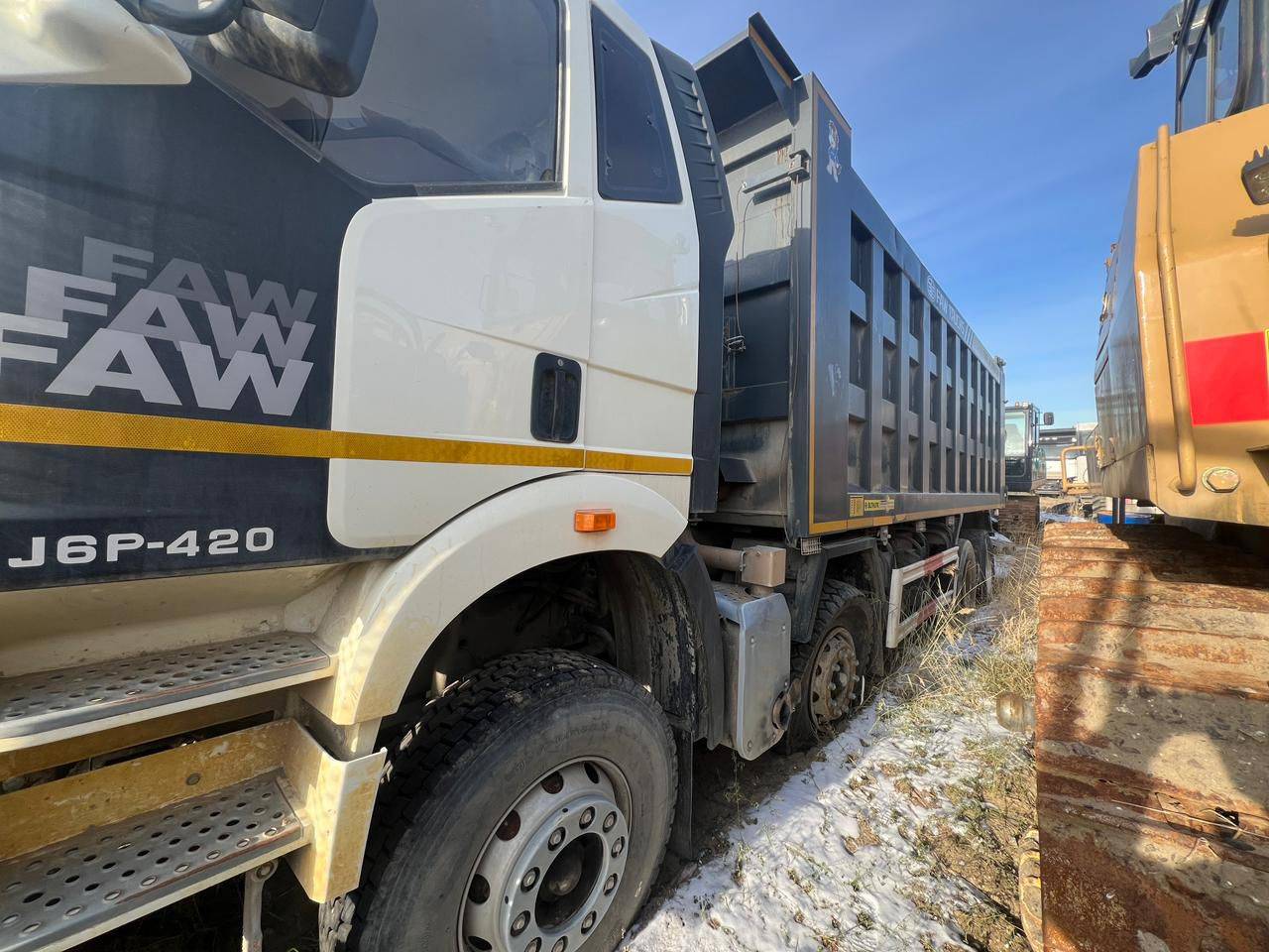 FAW CA3310P66K24T4E5 8х4,  48 258 км, 2022 года в лизинг