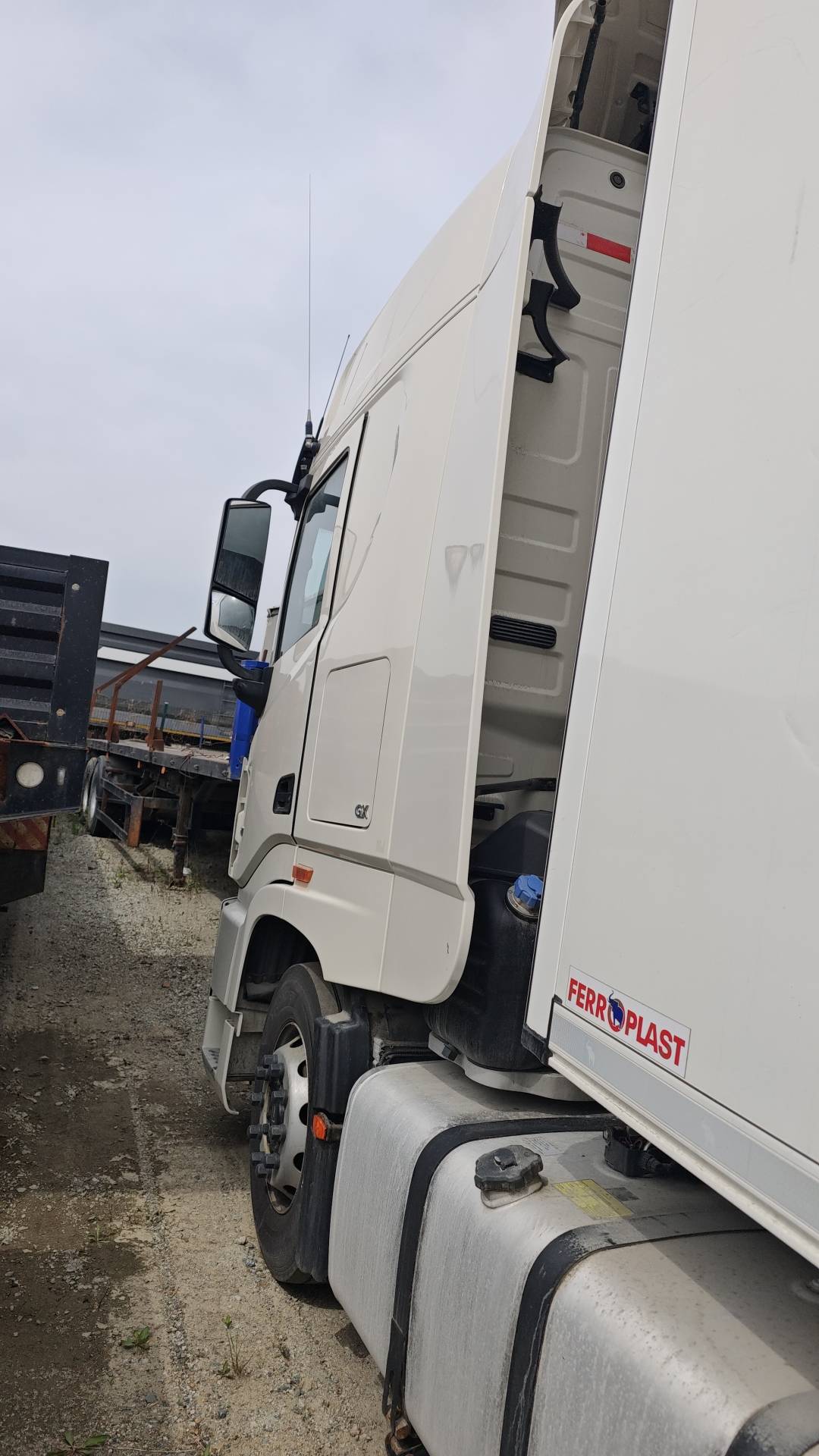 DongFeng GX DFH4180 4x2,  142 332 км, 2023 года в лизинг