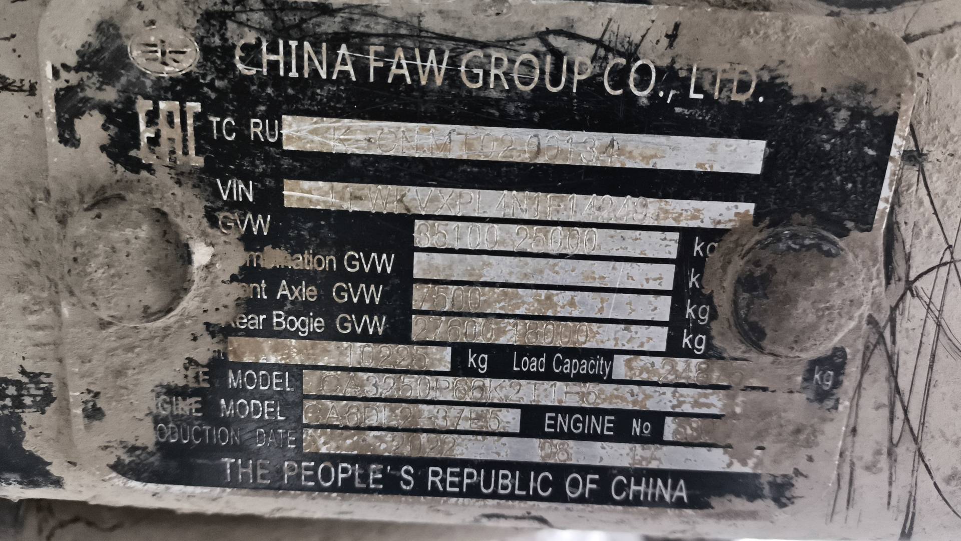 FAW CA3250P66K24T1E5 6х4,  8 586 км, 2023 года в лизинг