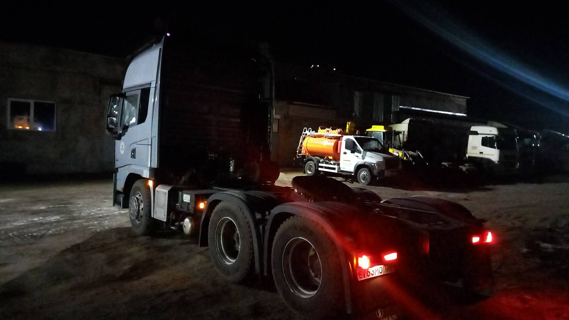 Shacman SX42566V324,  99 158 км, 2024 года в лизинг