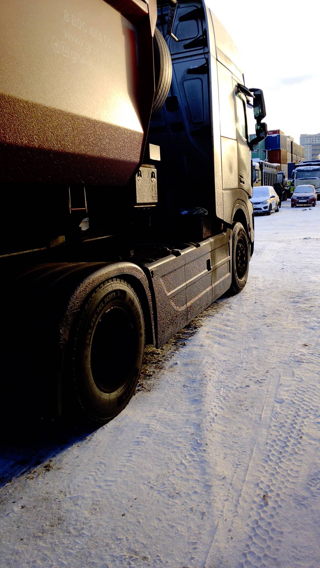 Shacman SX4188YY381,  398 279 км, 2024 года в лизинг