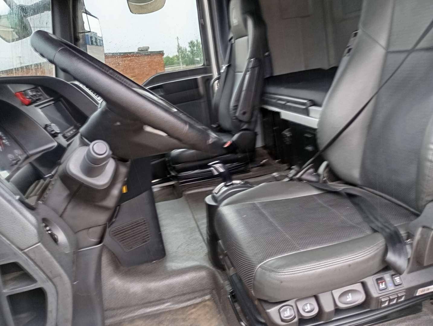 Sitrak C7H 4x2 ZZ4186V361HE,  369 320 км, 2023 года в лизинг