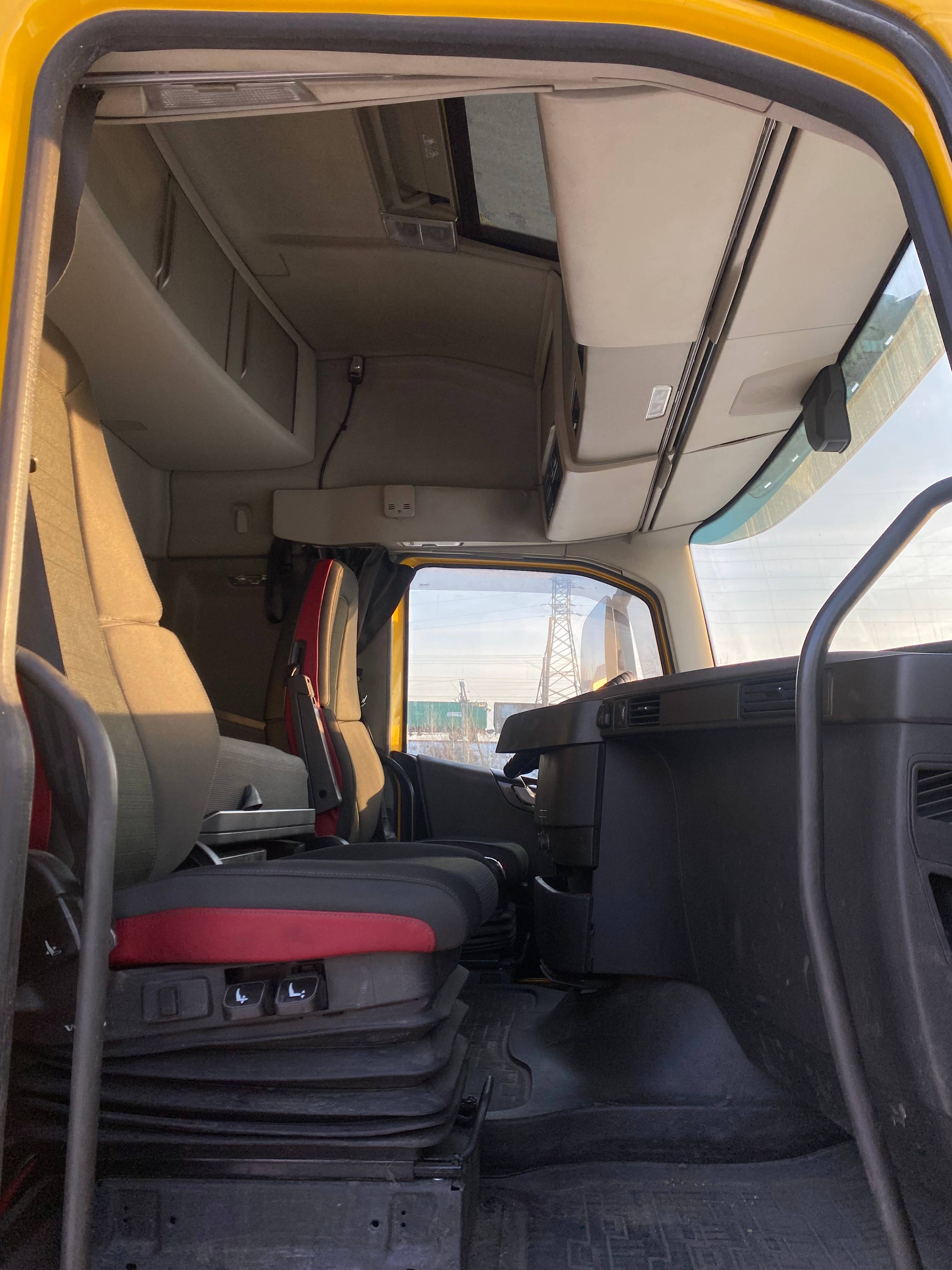 Volvo FH 460 6x2 (FH Globetrotter) Лот 000005412