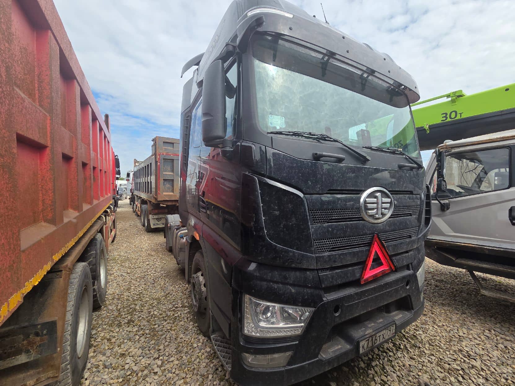 FAW CA4180P77K25E5 4x2,  264 832 км, 2024 года в лизинг