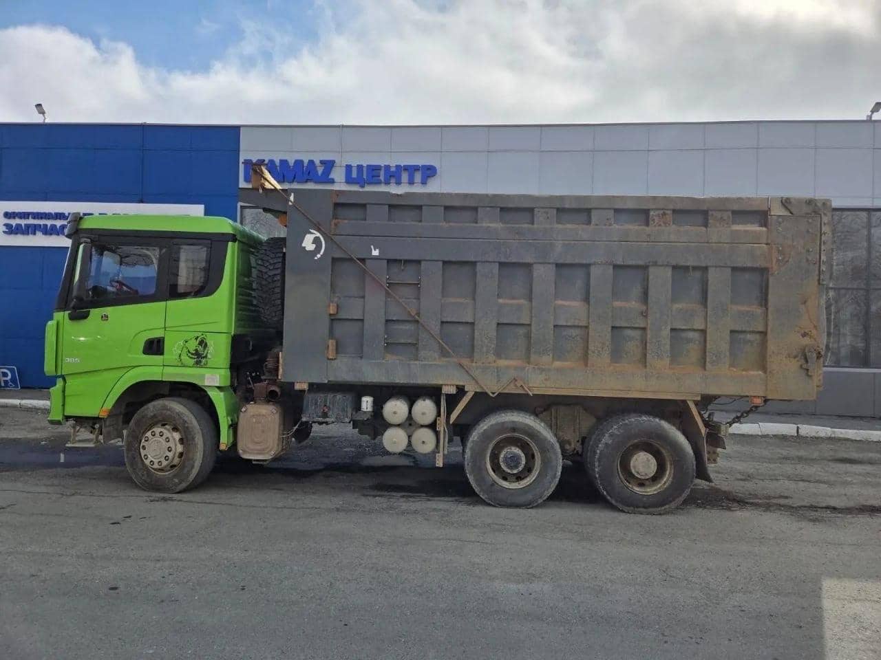 Shacman SX32586T384C,  140 800 км, 2022 года в лизинг