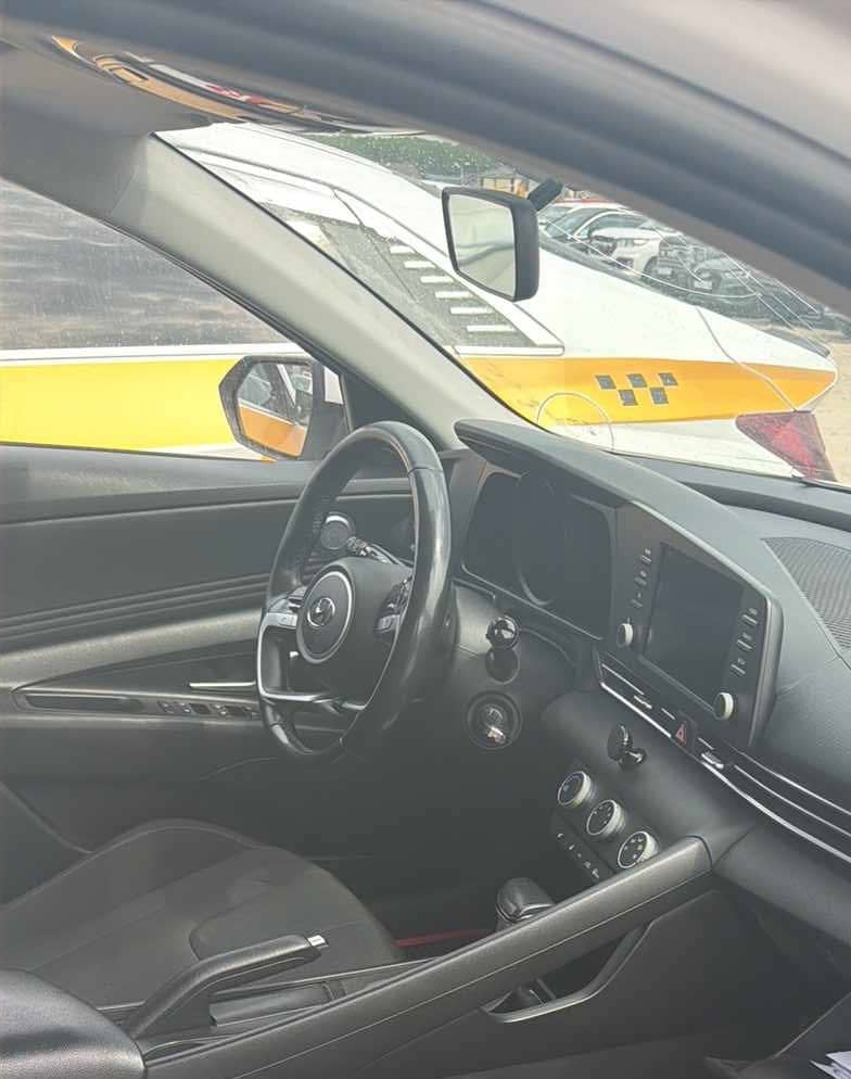 Hyundai Elantra,  233 287 км, 2021 года в лизинг