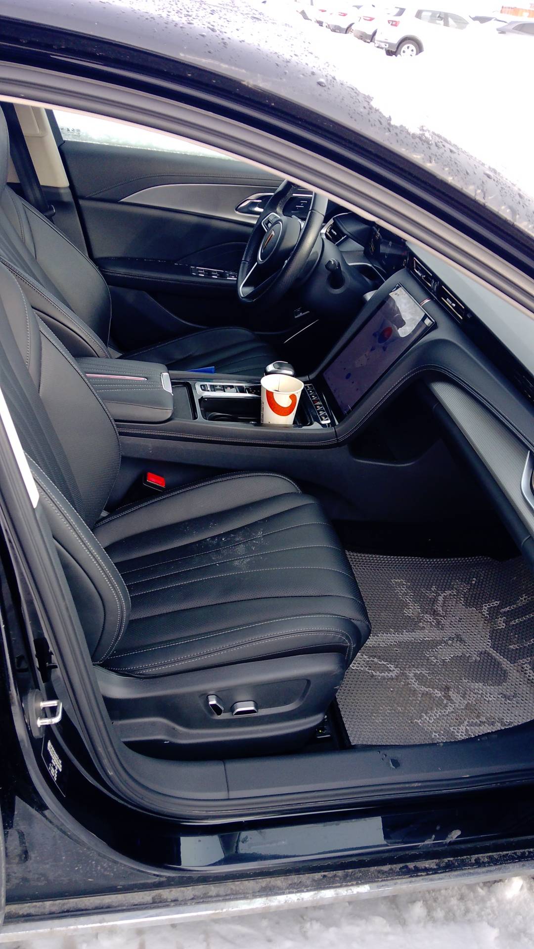 Hongqi H5,  124 869 км, 2024 года в лизинг