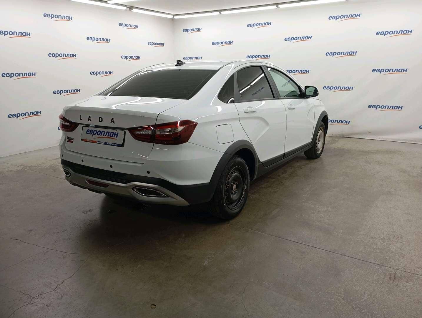 Lada Vesta Кросс,  99 489 км, 2023 года в лизинг