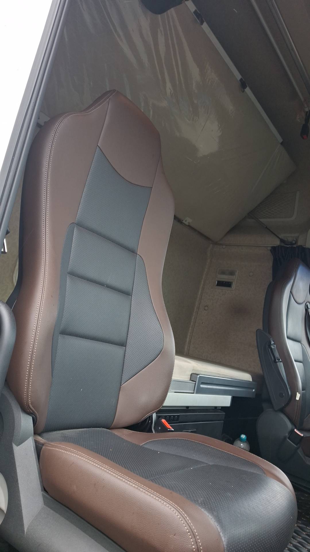 FAW CA4180P77K25E5 4x2,  246 627 км, 2023 года в лизинг