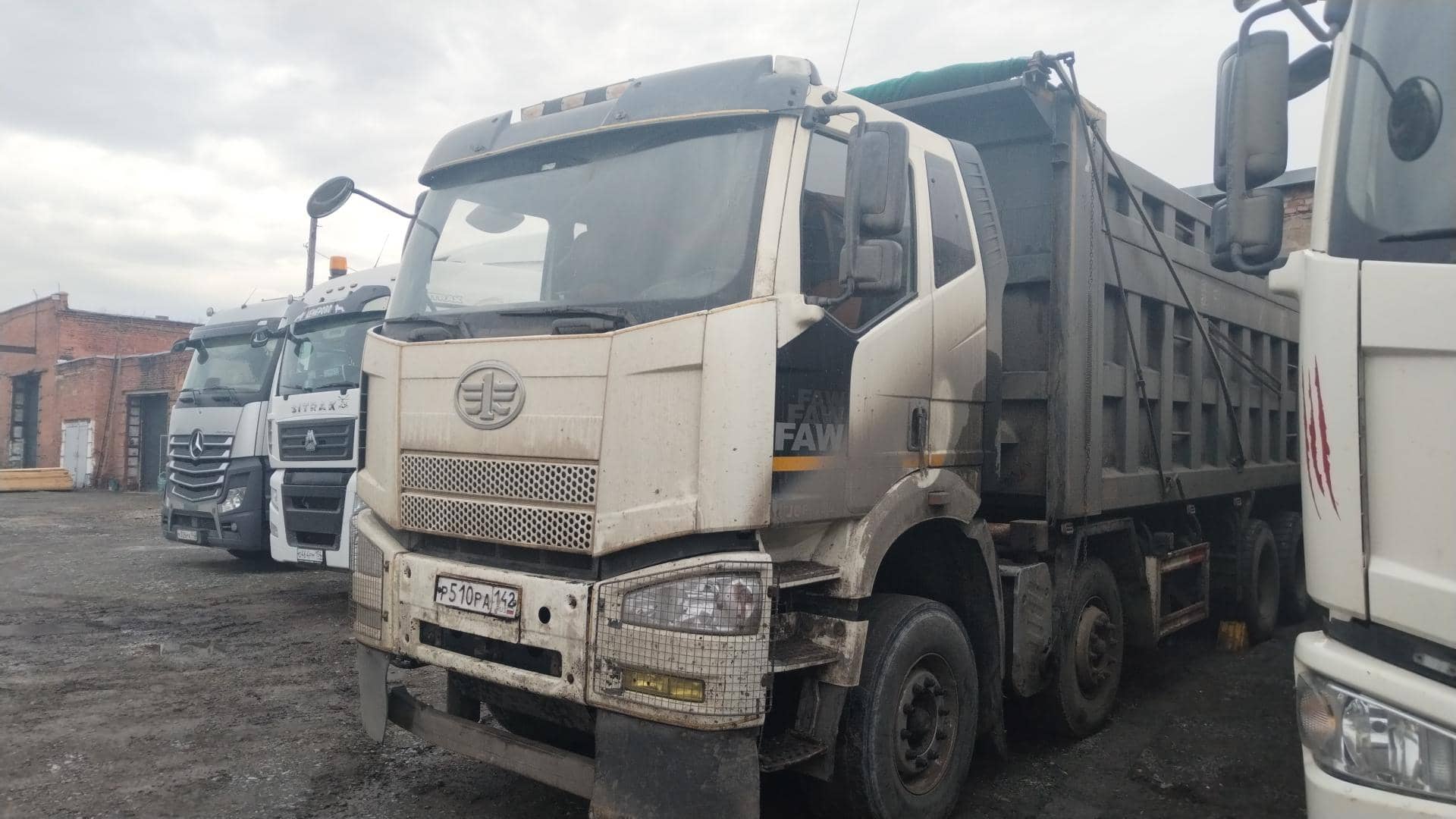FAW CA3310P66K24T4E5 8х4,  311 819 км, 2023 года в лизинг
