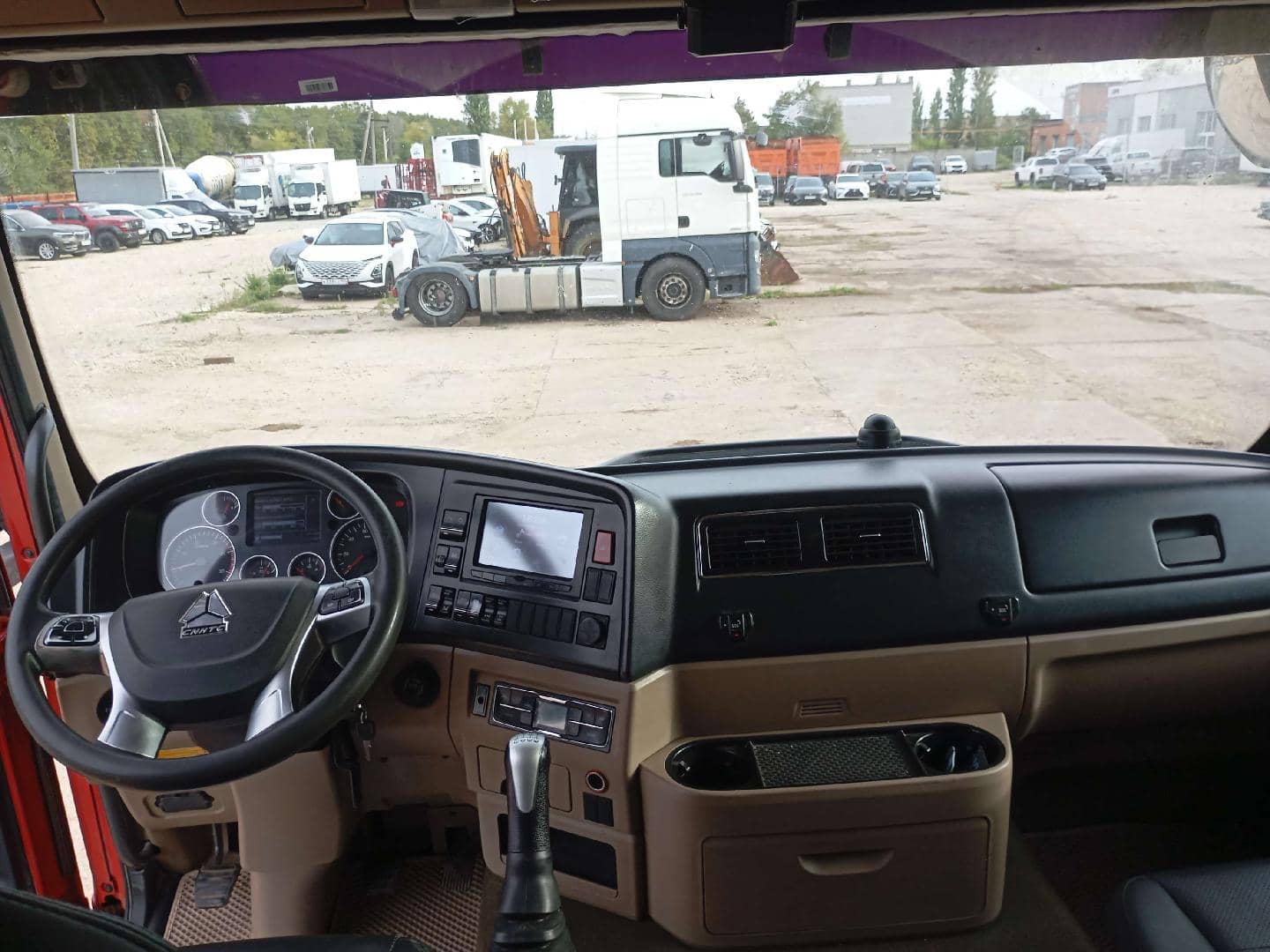 HOWO ZZ3317V386GE1 8х4,  317 914 км, 2023 года в лизинг
