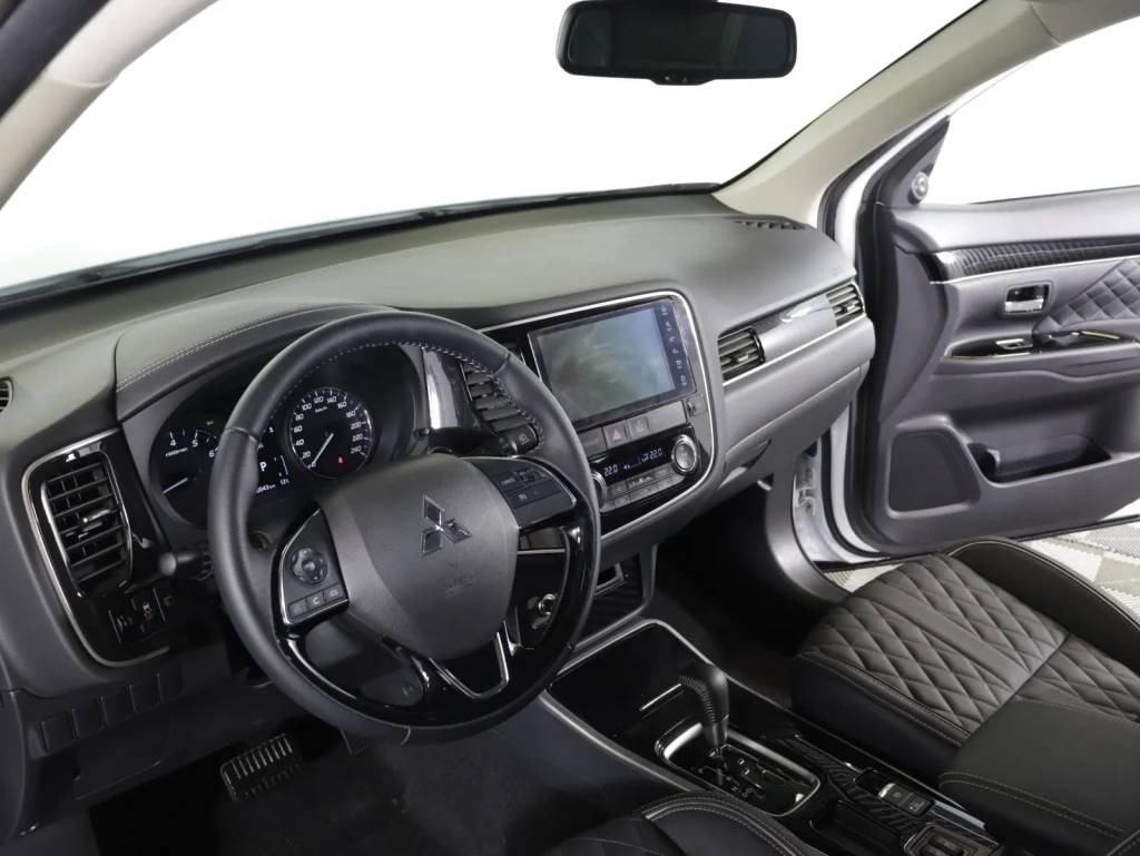 Mitsubishi Outlander Invite 2.0 CVT 4WD