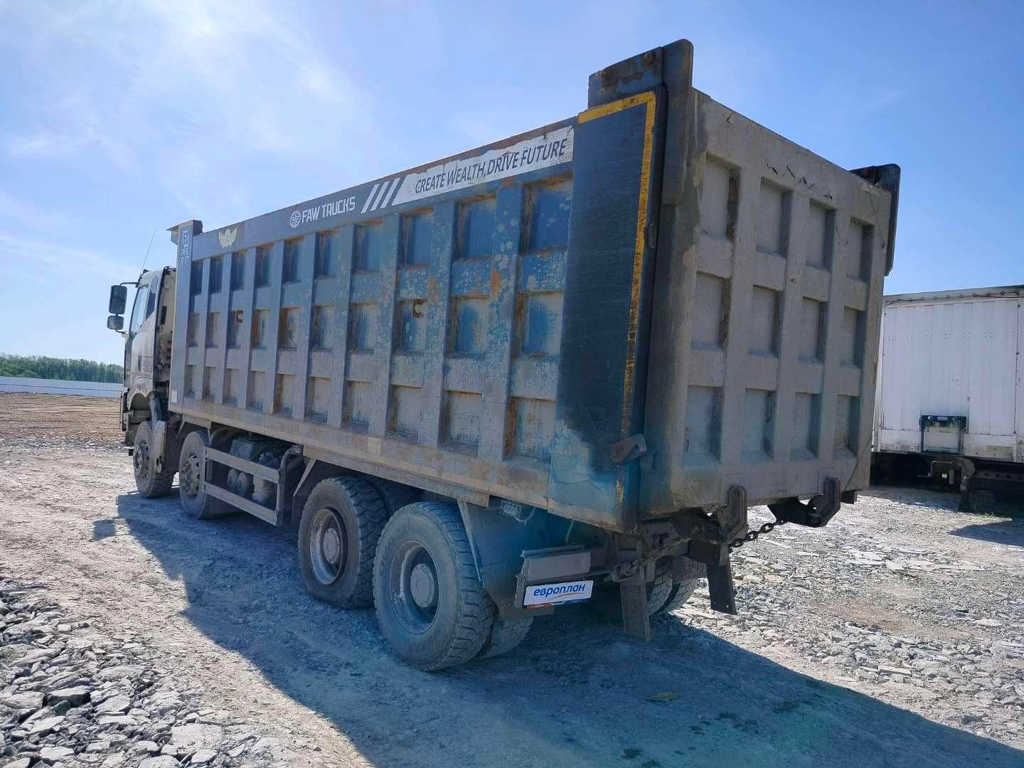 FAW CA3310P66K24T4E5 8х4,  112 656 км, 2023 года в лизинг