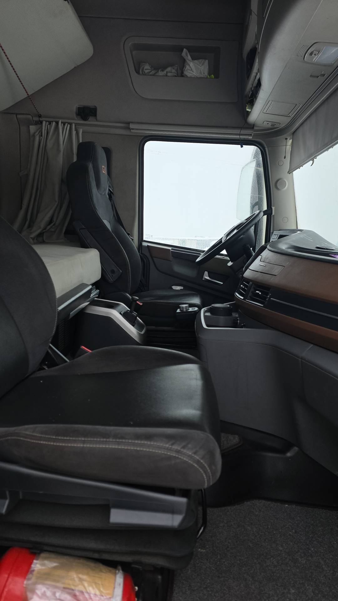 DongFeng DFH4180 4x2,  367 412 км, 2023 года