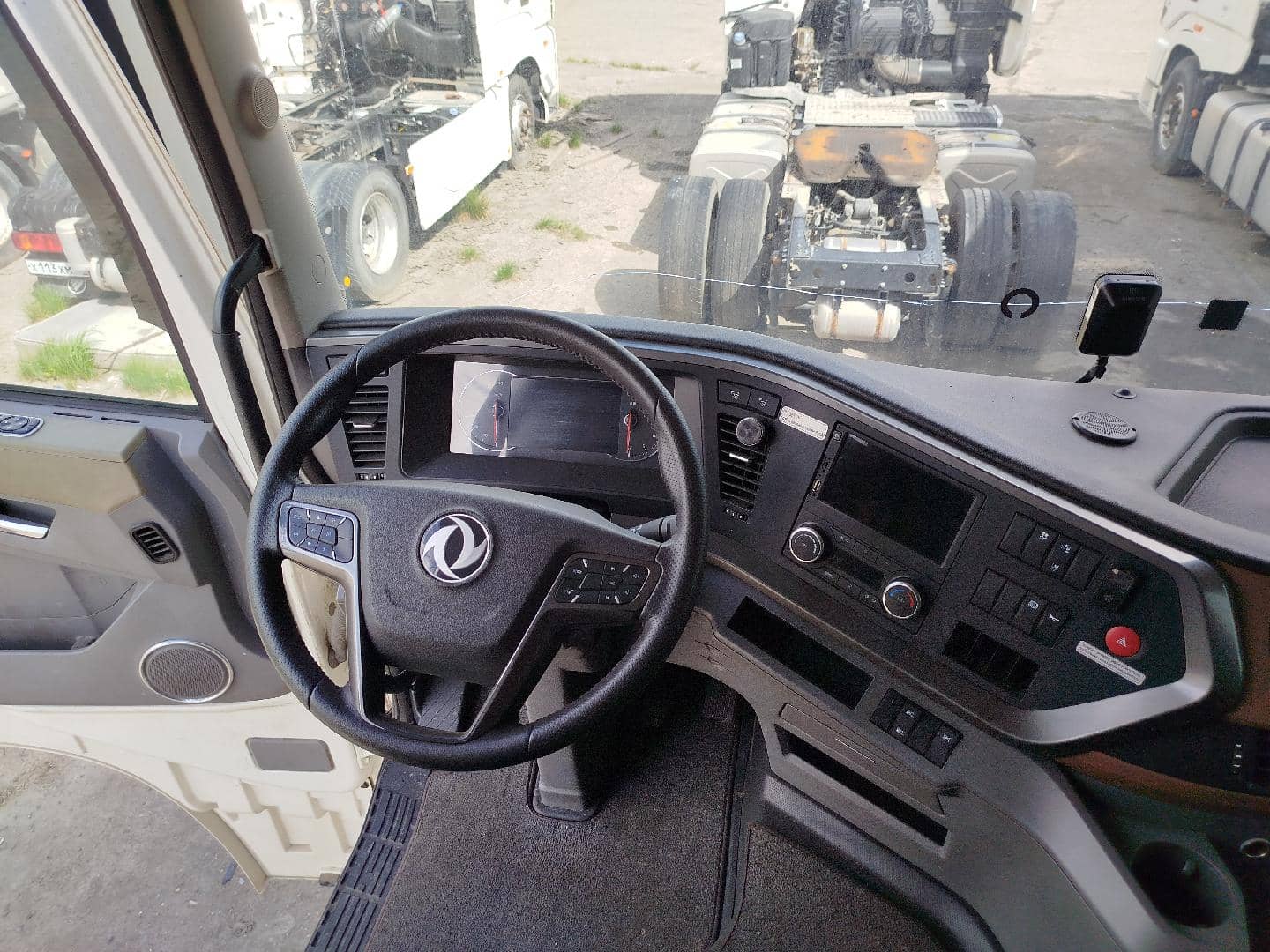 DongFeng GX DFH4180 4x2,  725 987 км, 2023 года в лизинг