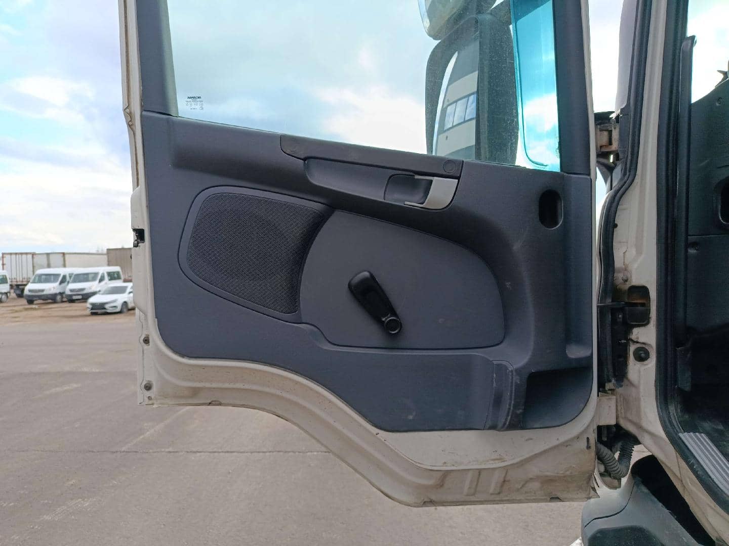 SCANIA P250 LB4X2HNA,  1 400 000 км, 2014 года в лизинг