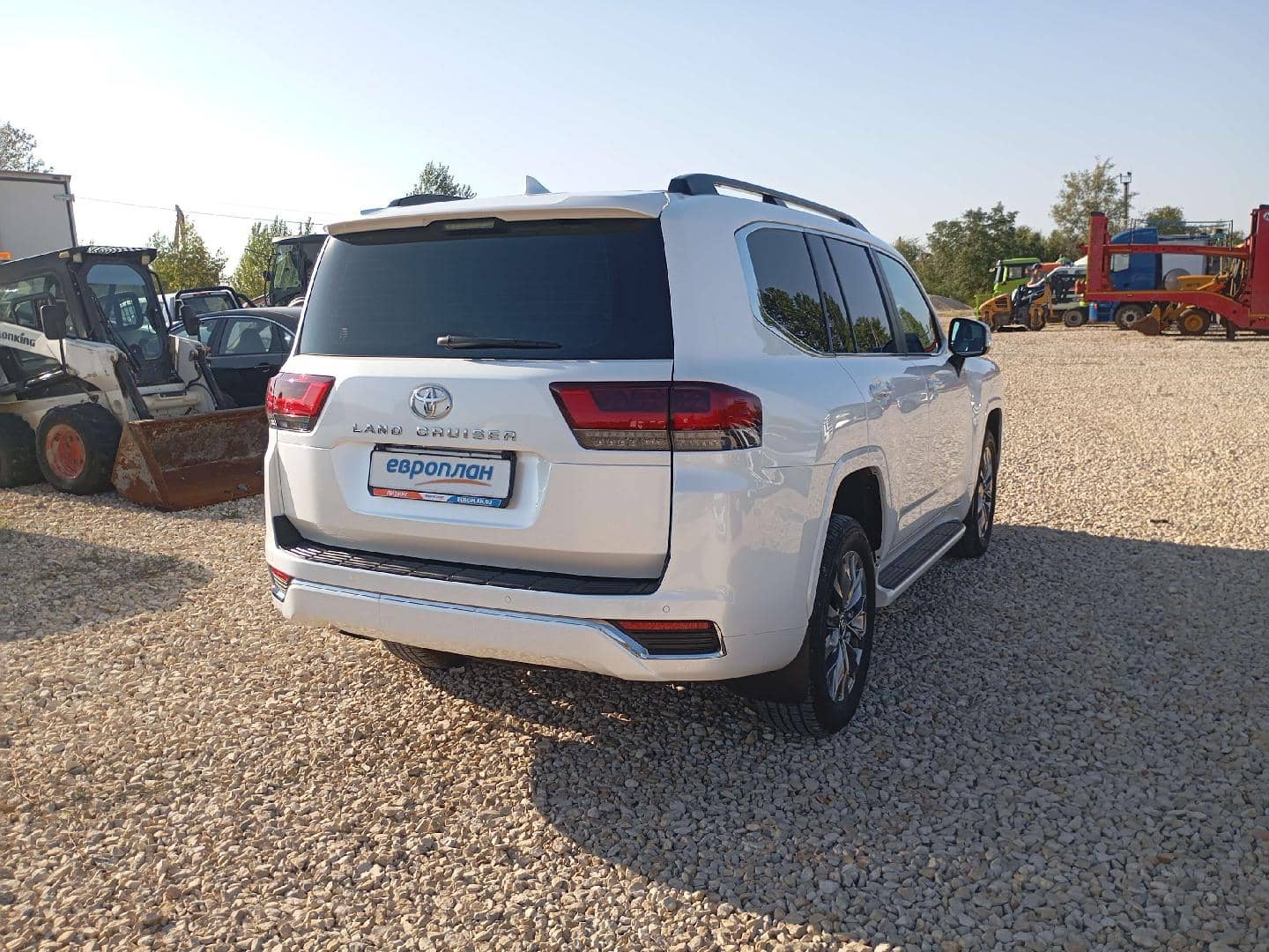 Toyota Land Cruiser 300,  31 213 км, 2024 года в лизинг