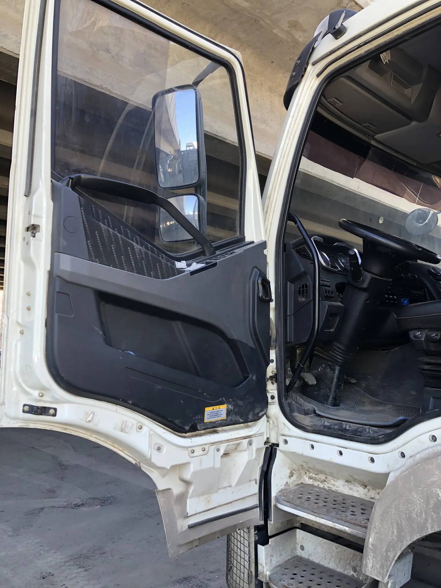 FAW CA3310P66K24T4E5 8х4,  281 137 км, 2023 года в лизинг