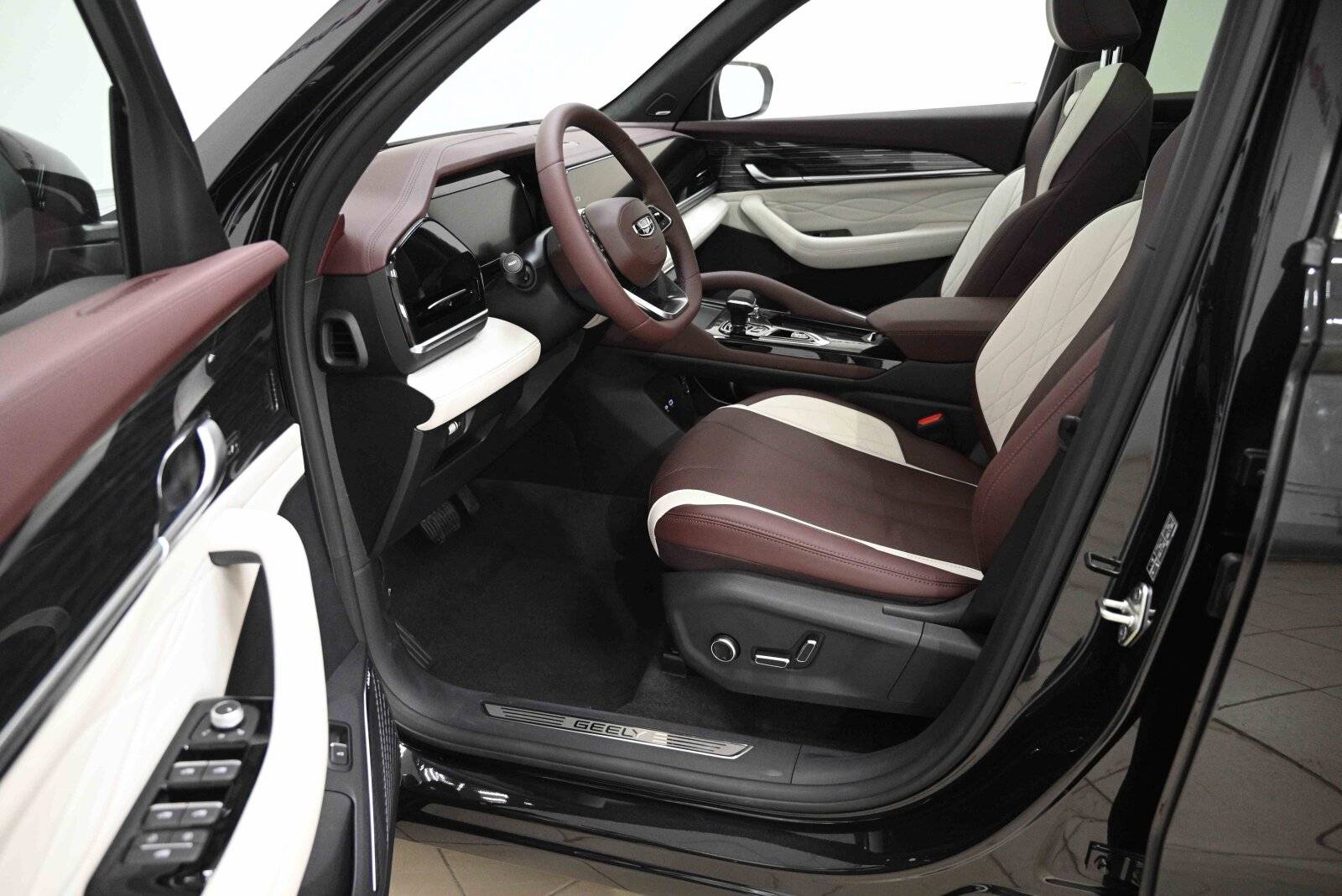 Geely Monjaro Flagship 2.0T (238 hp) 8AT 4WD