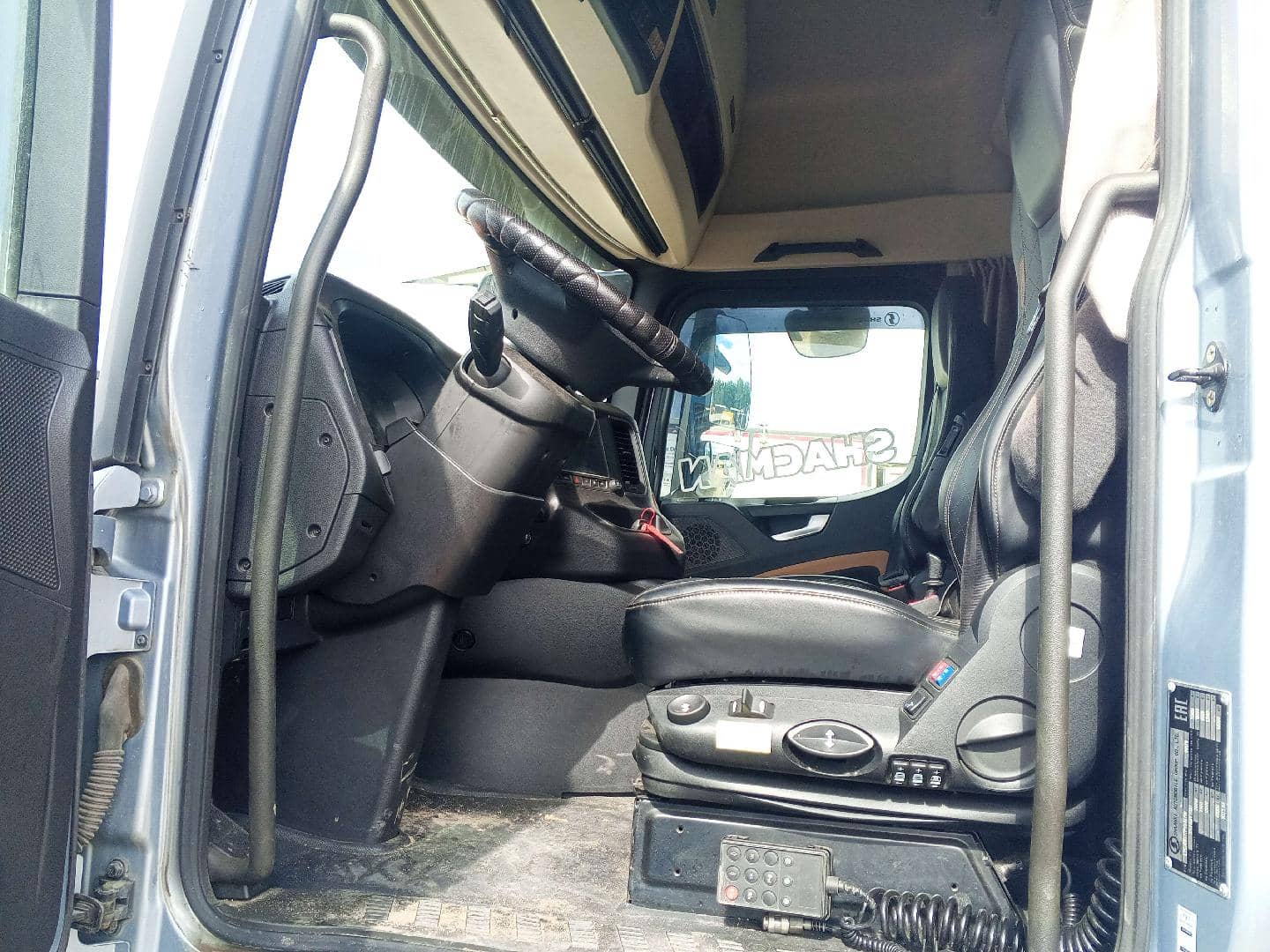 Shacman SX4188YY381,  277 790 км, 2023 года в лизинг