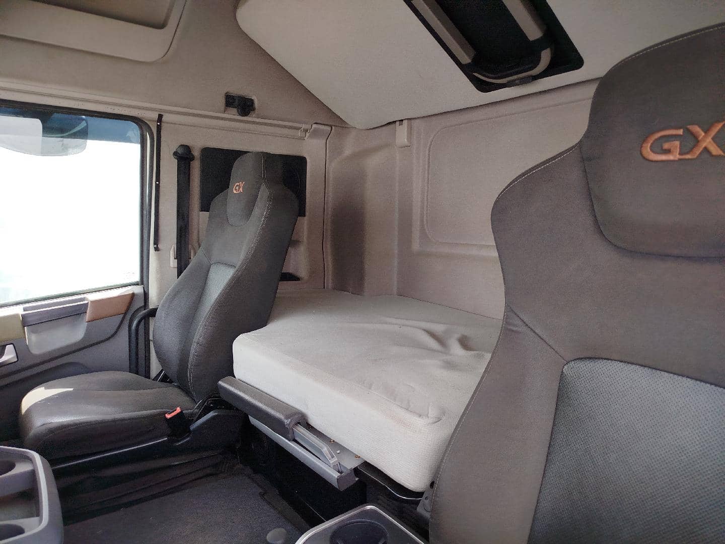 DongFeng GX DFH4180 4x2,  725 987 км, 2023 года в лизинг