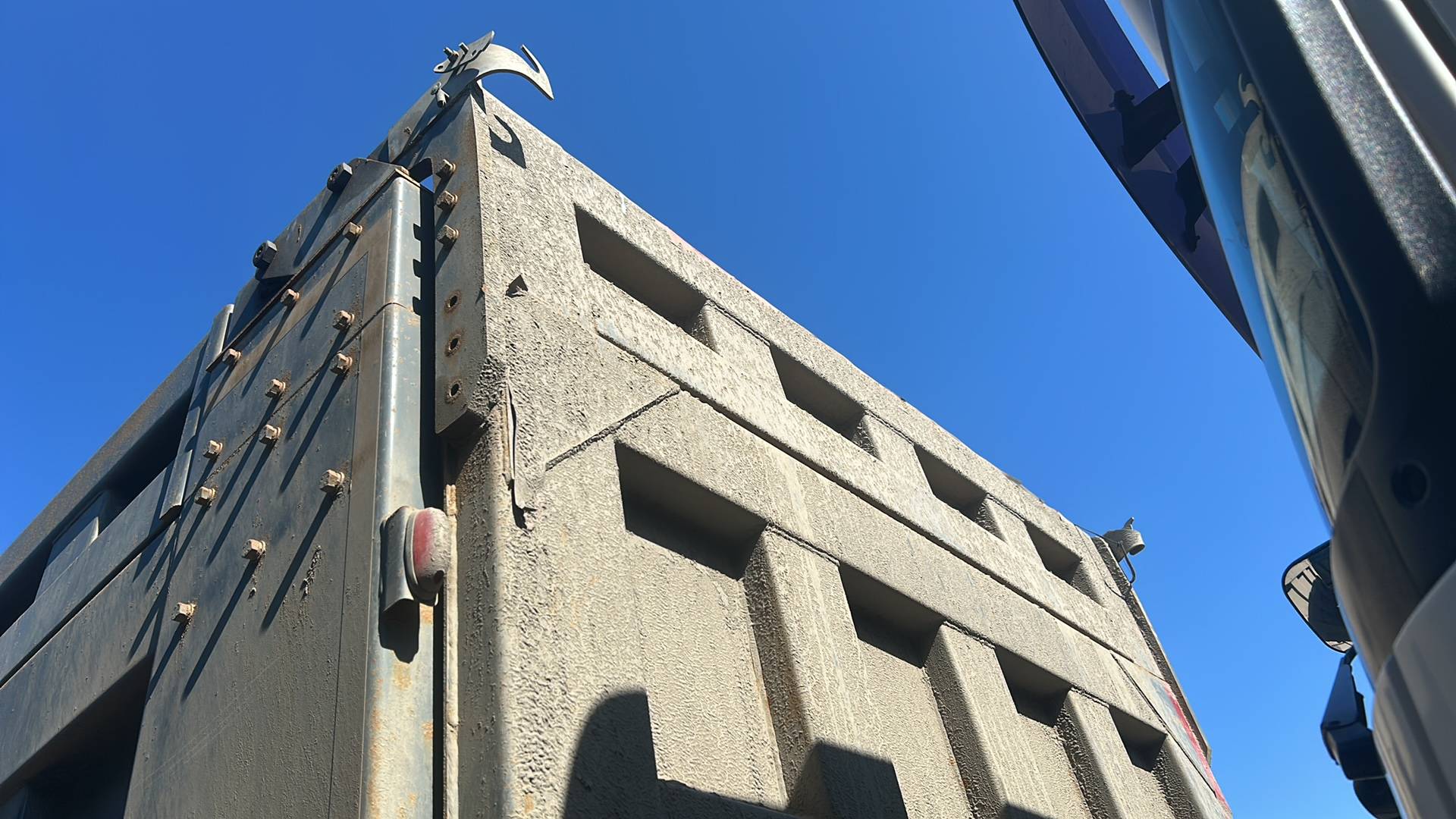 FAW CA3310P66K24T4E5 8х4,  53 504 км, 2023 года в лизинг