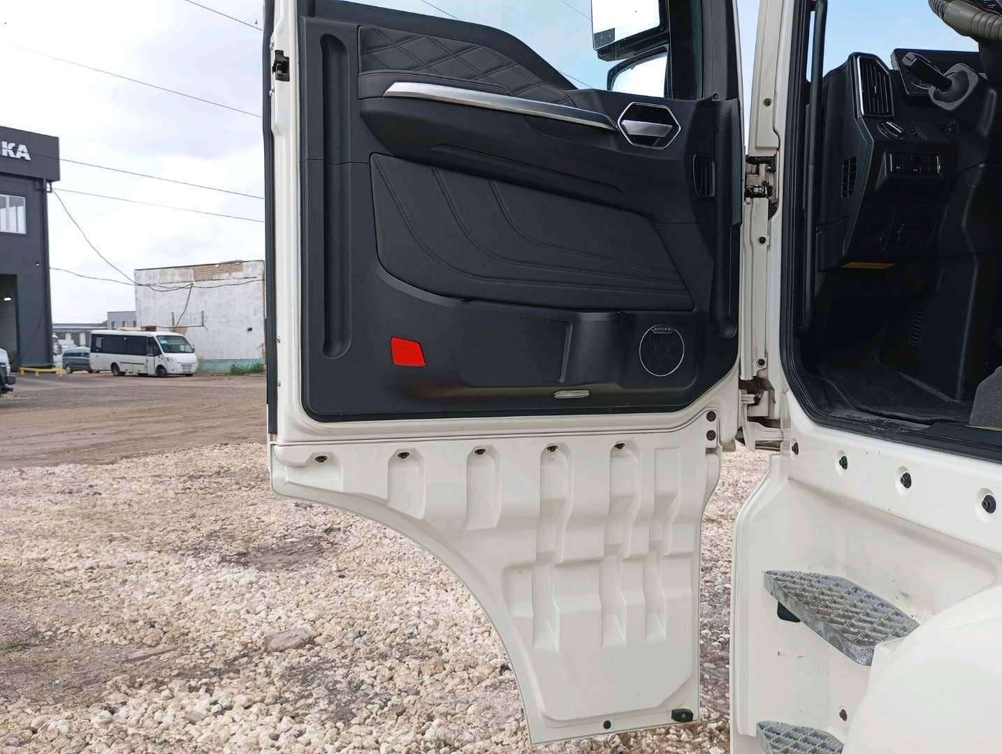 Sitrak С7Н MAX 6×4 ZZ4256V364HE,  258 210 км, 2023 года в лизинг