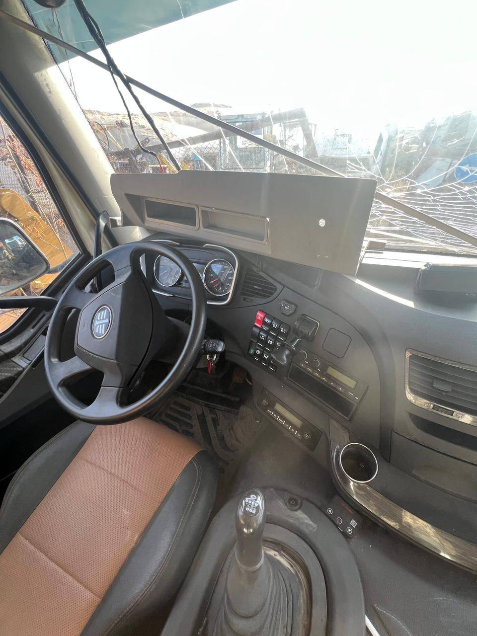 FAW CA3310P66K24T4E5 8х4,  48 258 км, 2022 года в лизинг