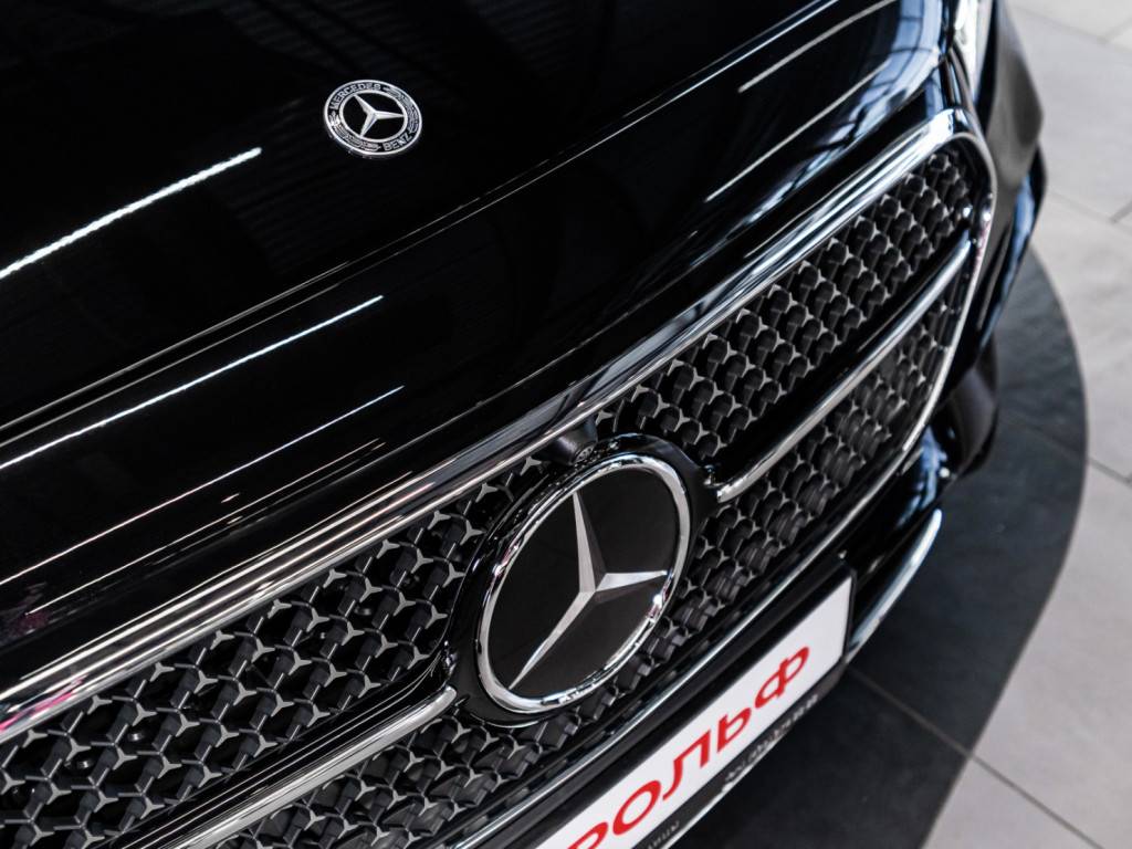 Mercedes-Benz E седан 300 4MATIC AMG Line