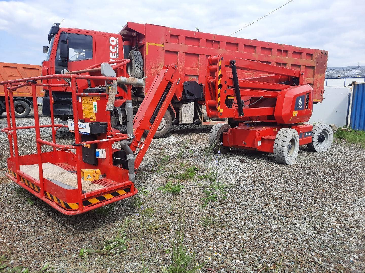 LGMG  (LinGong Machinery Group) A14JE самоходный коленчатый подъемник