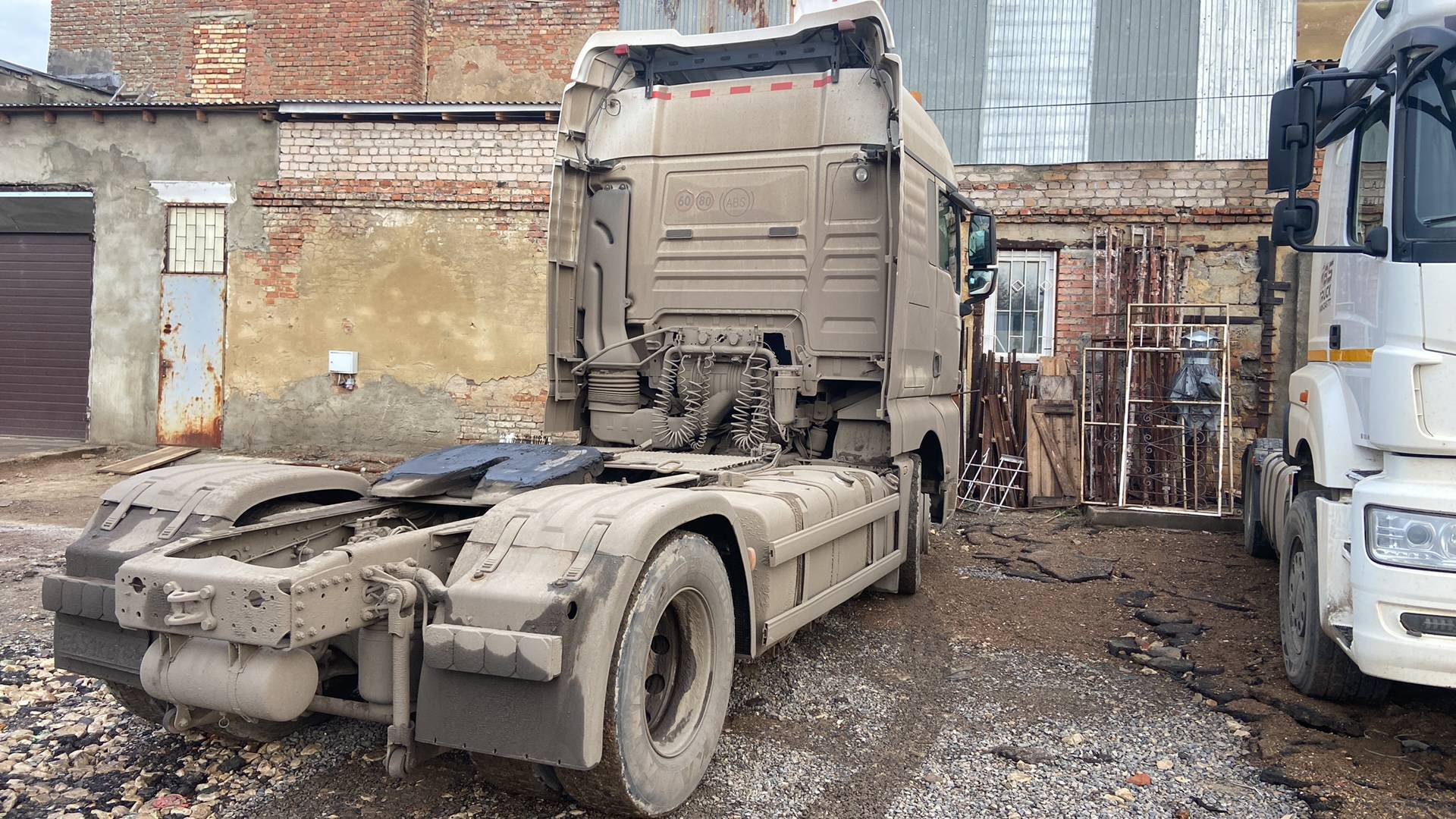 Sitrak C7H 4x2 ZZ4186V361HE,  384 799 км, 2022 года