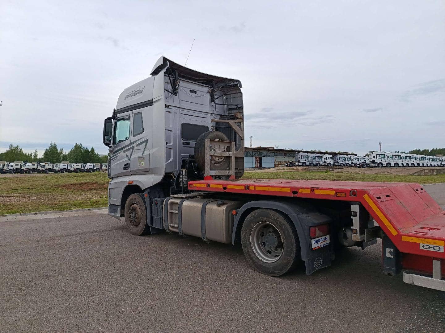 FAW CA4180P77K25E5 4x2,  319 516 км, 2023 года в лизинг