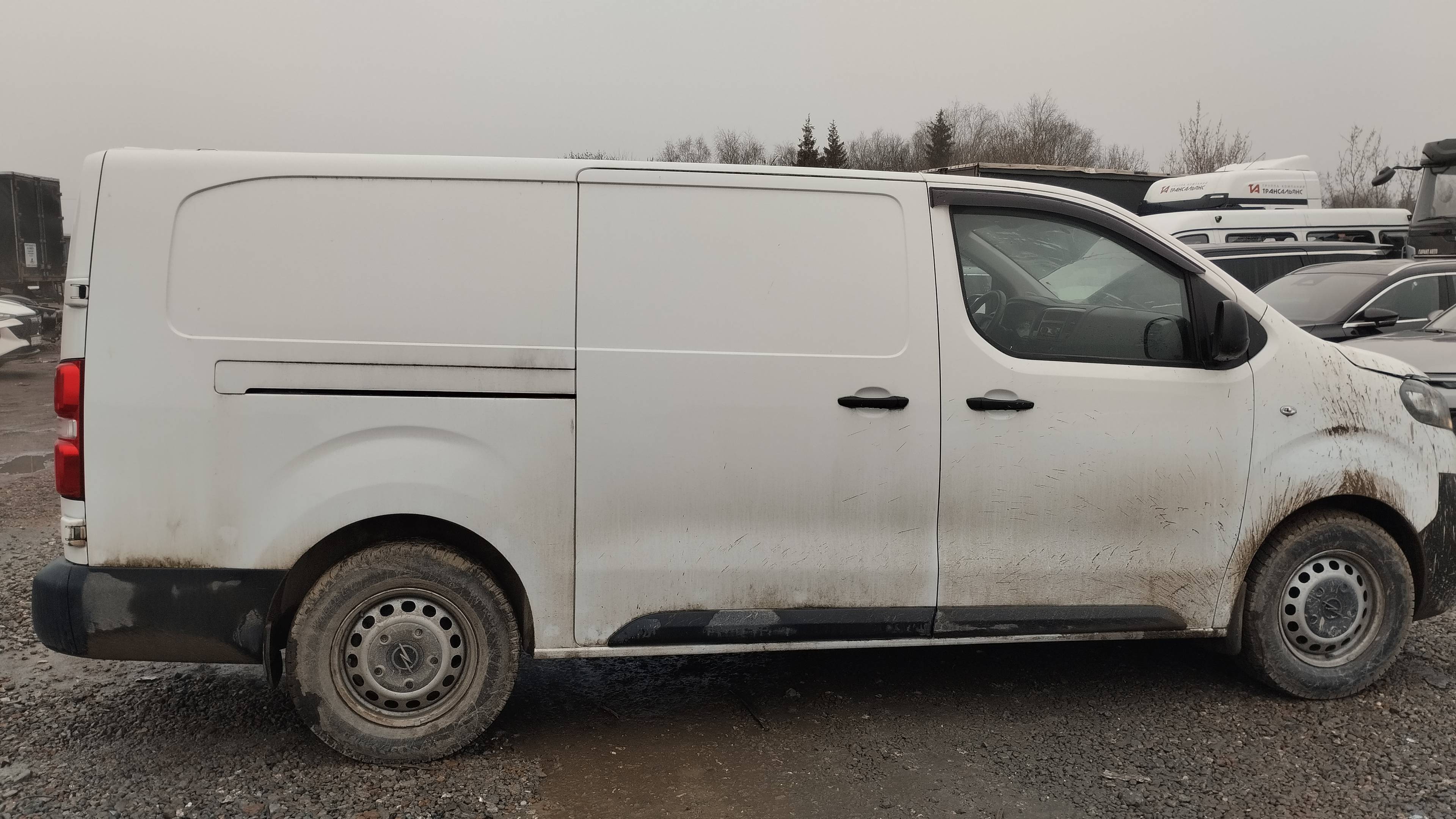 Opel Vivaro,  293 176 км, 2021 года в лизинг