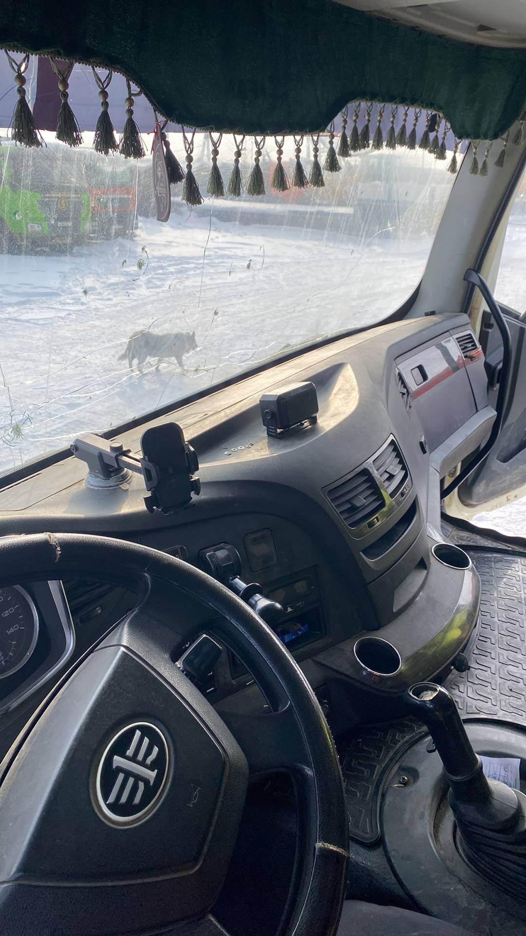 FAW CA3310P66K24T4E5 8х4,  184 197 км, 2023 года в лизинг