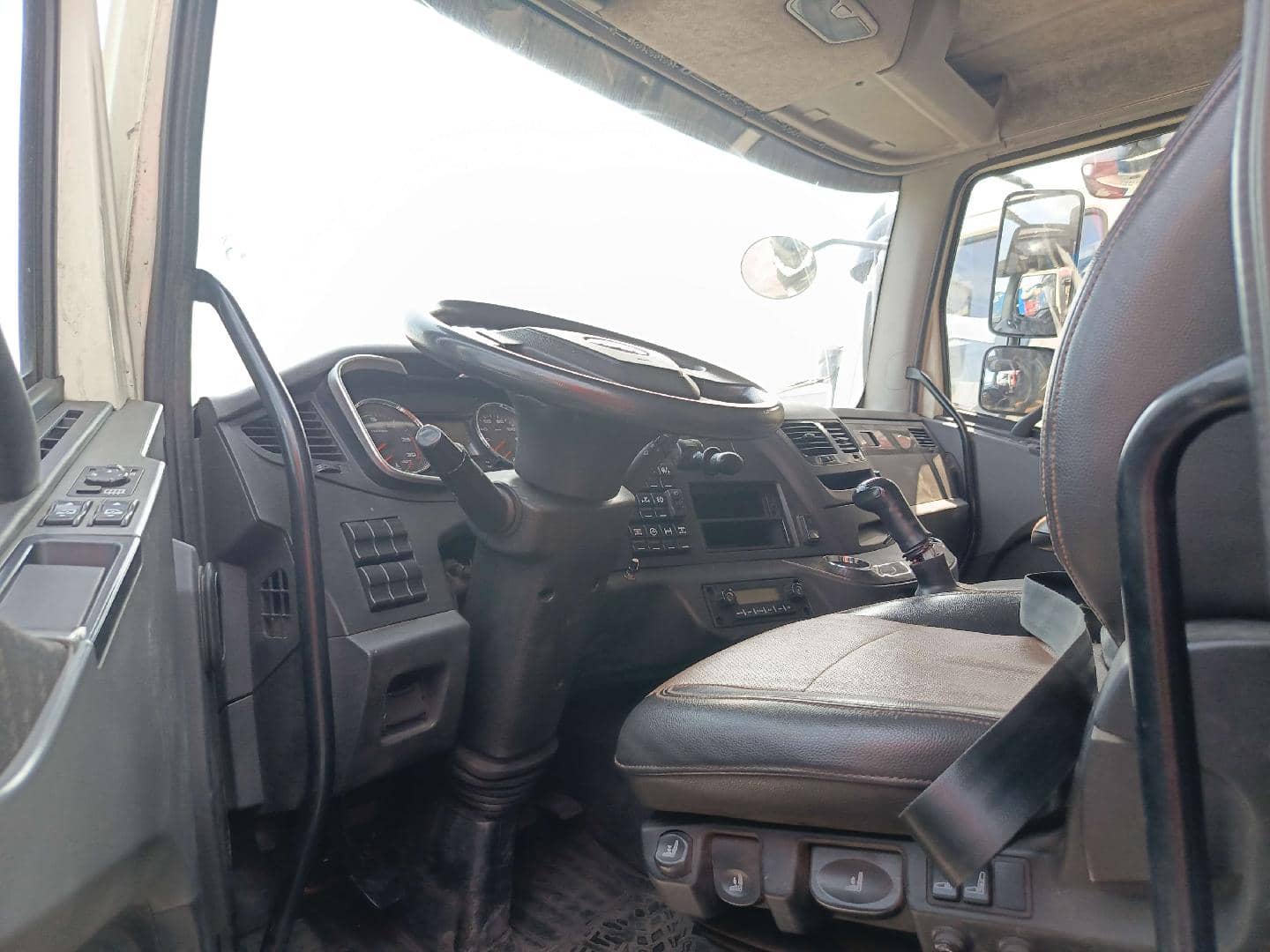 FAW CA3310P66K24T4E5 8х4,  242 262 км, 2023 года в лизинг