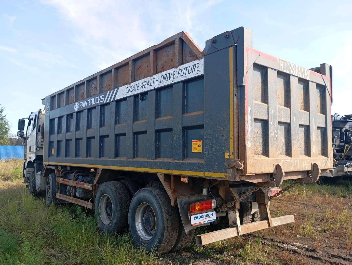 FAW CA3311P66K24T4E5 8х4,  302 080 км, 2022 года в лизинг