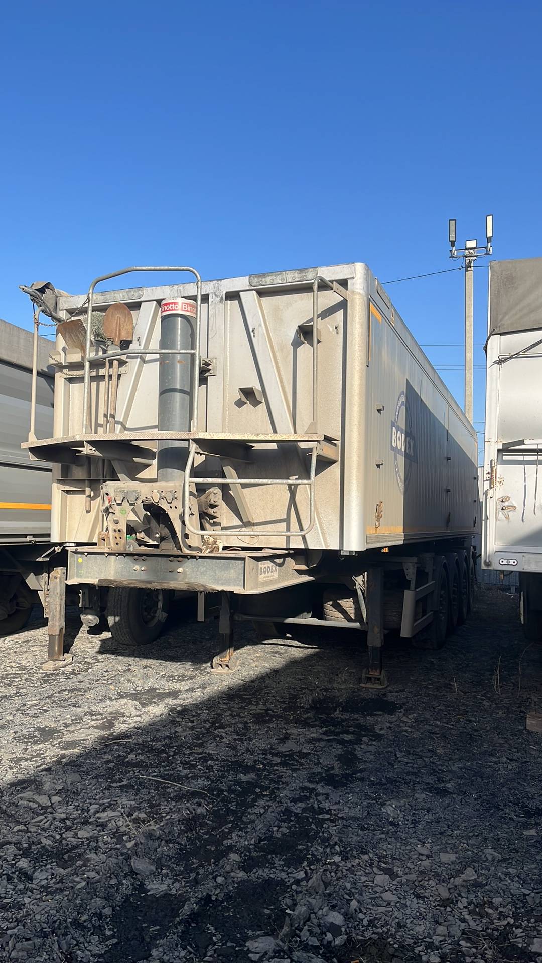 BODEX Самосвальный KIS 4WA1 40 м³, 2022 года в лизинг