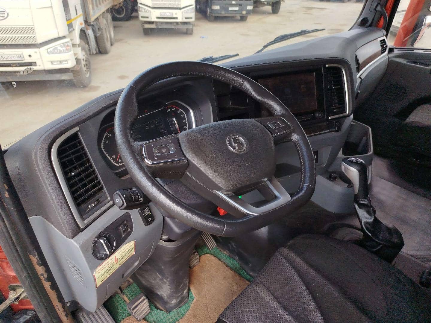 Shacman SX42586V385,  66 923 км, 2023 года в лизинг