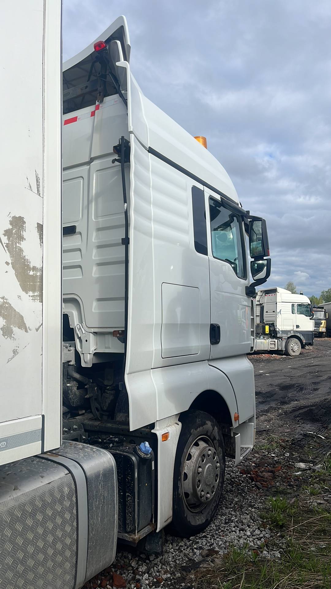 Sitrak C7H 4x2 ZZ4186V361HE,  258 400 км, 2022 года в лизинг