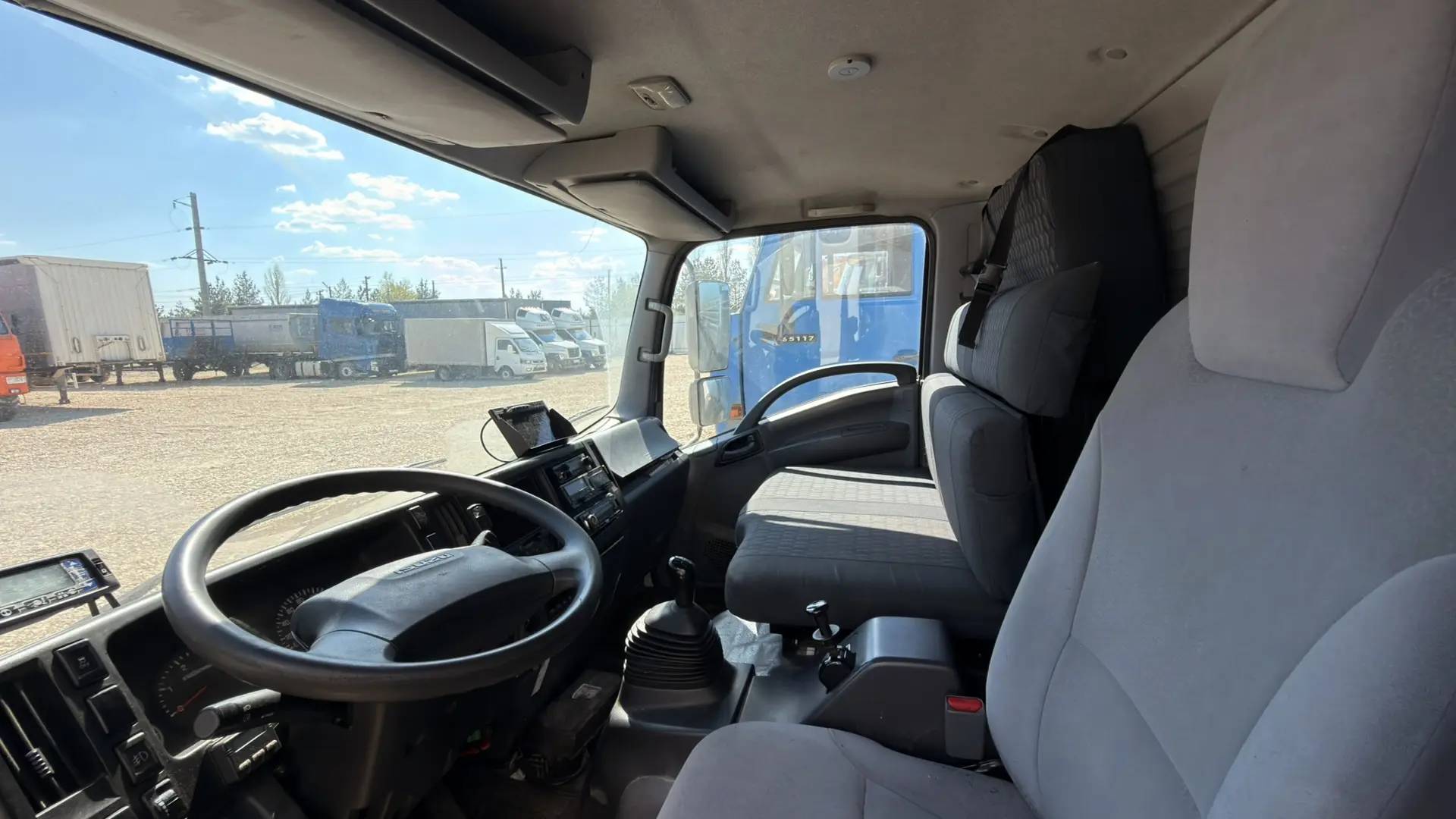 ISUZU NQR 12T,  342 801 км, 2022 года в лизинг
