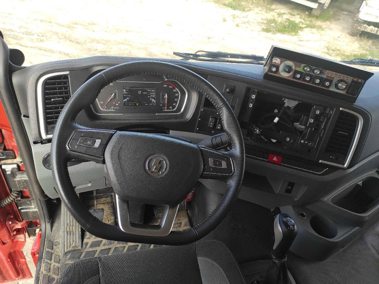 Shacman SX32586V384,  23 967 км, 2024 года в лизинг