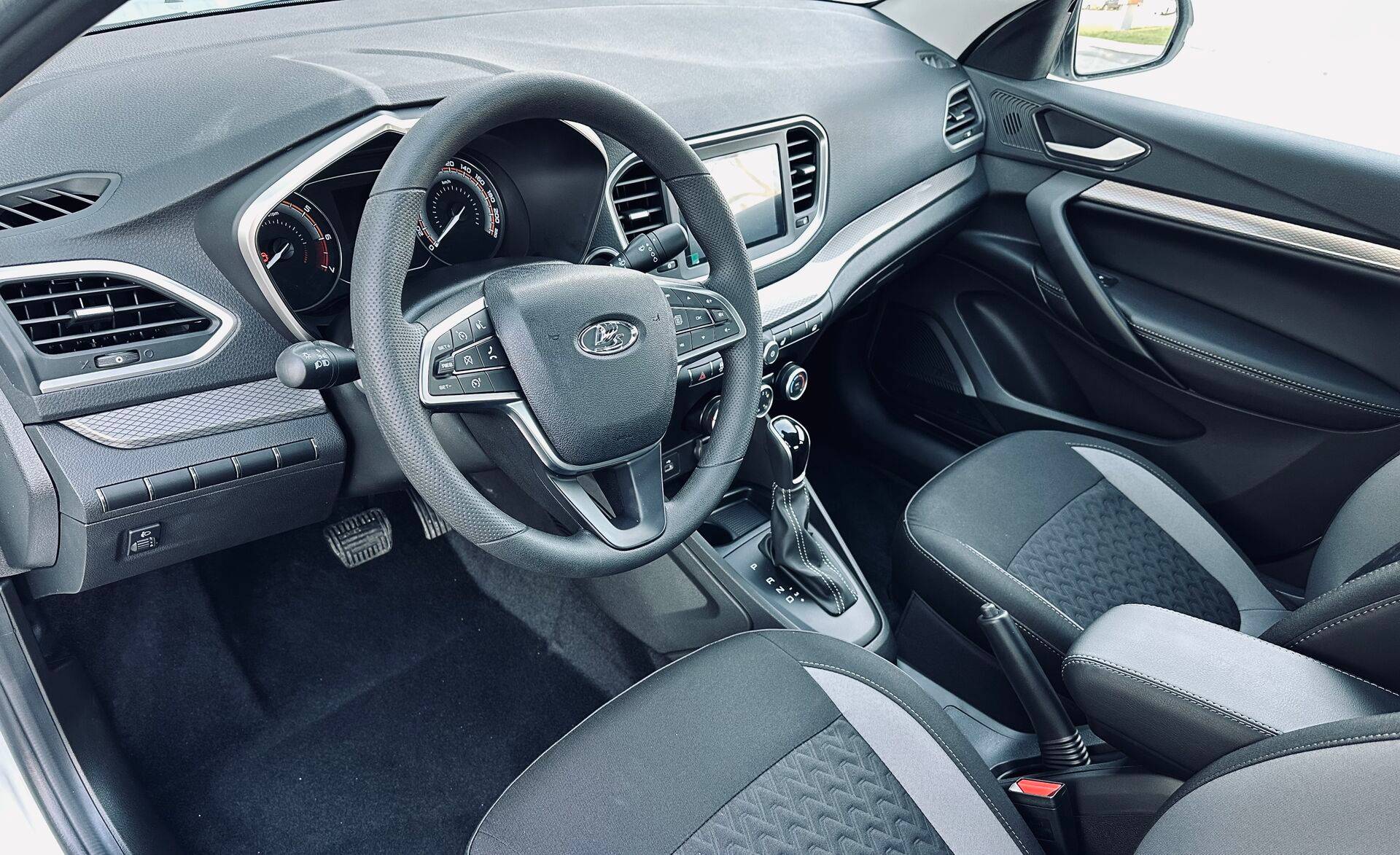 Lada Vesta седан Life 24 1.6 106hp AT