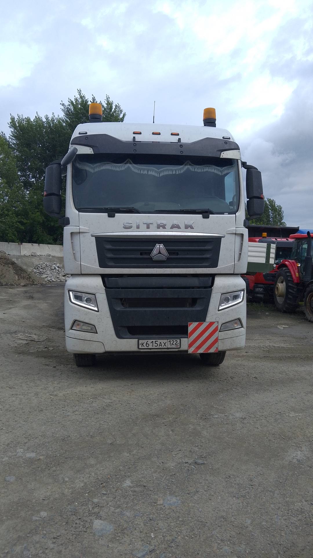 Sitrak ZZ4256V363HE1 6×2,  301 405 км, 2023 года в лизинг