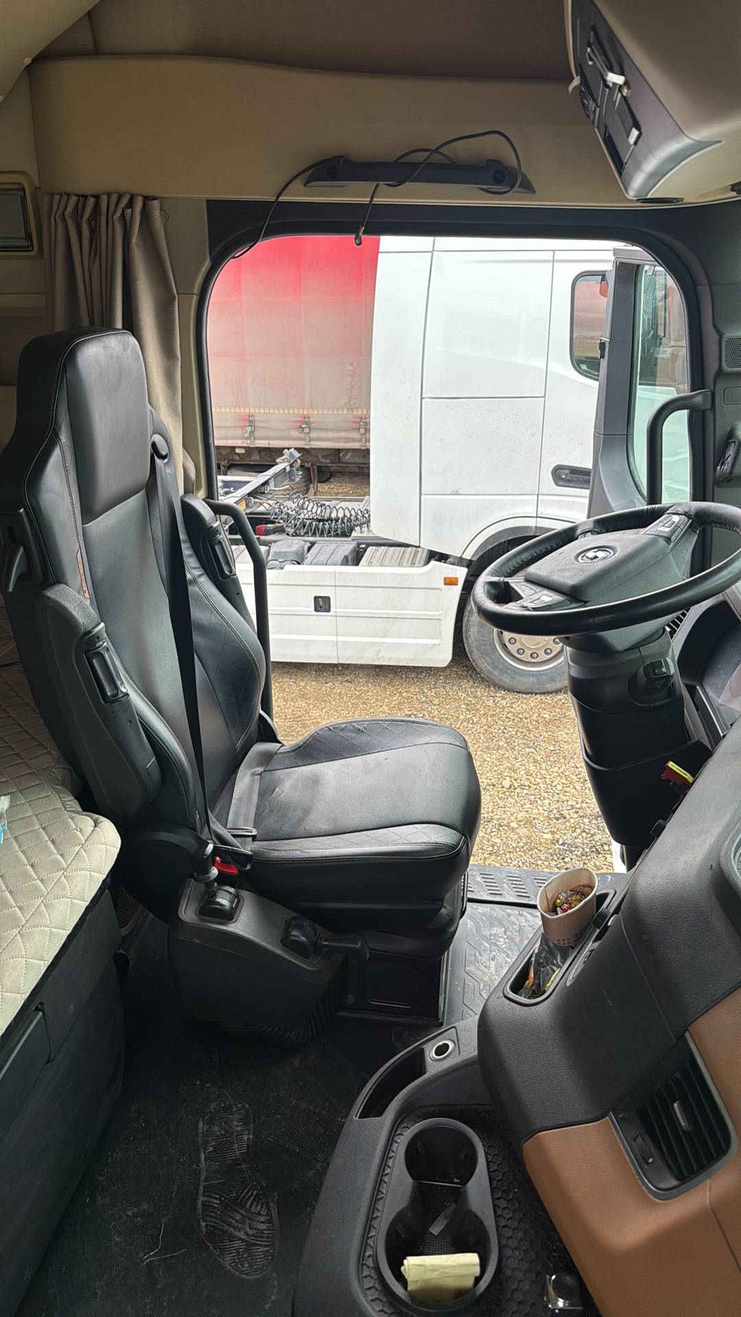 Shacman SX4188YY381,  222 956 км, 2024 года в лизинг