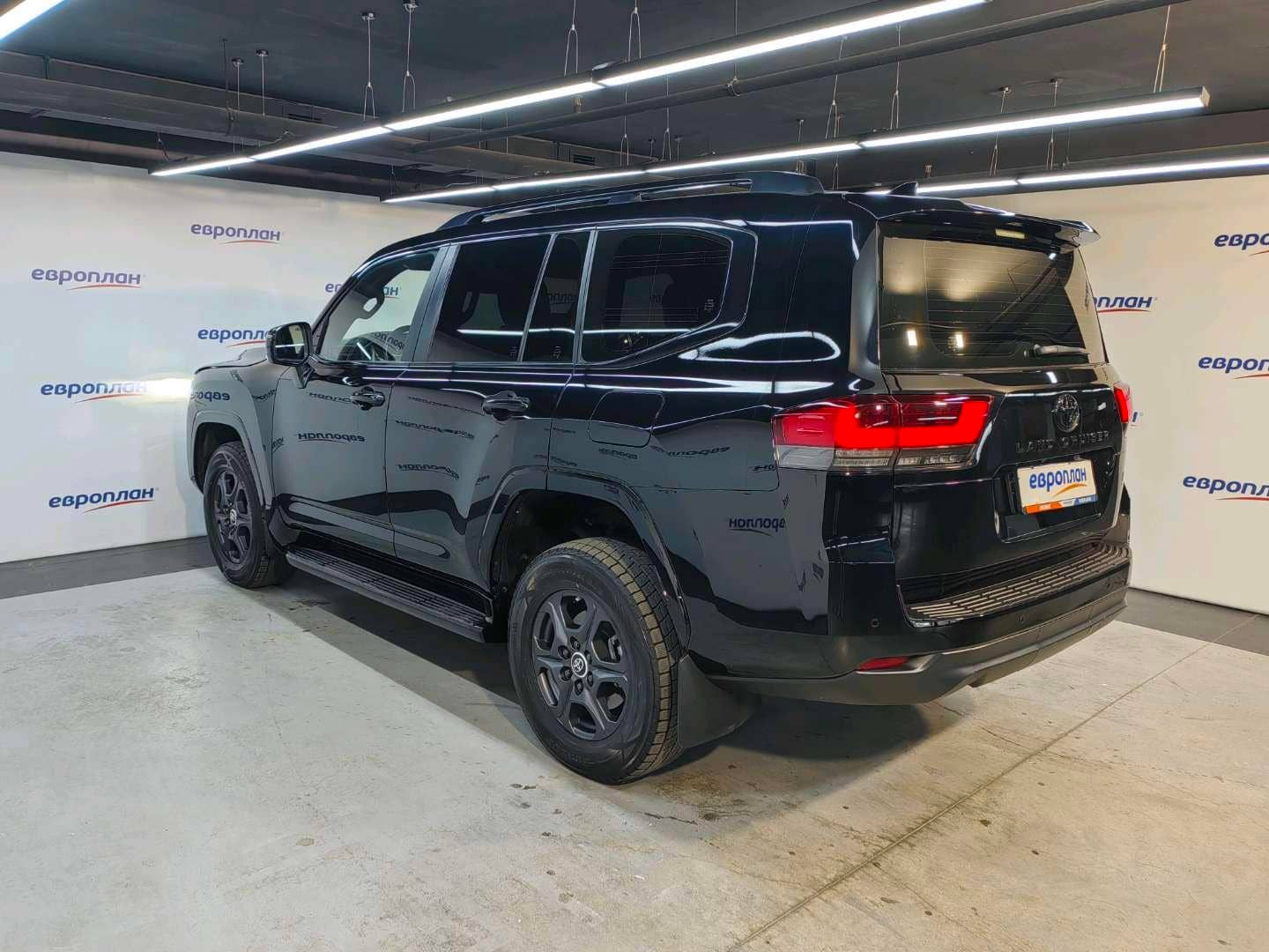 Toyota Land Cruiser 300,  35 674 км, 2022 года в лизинг