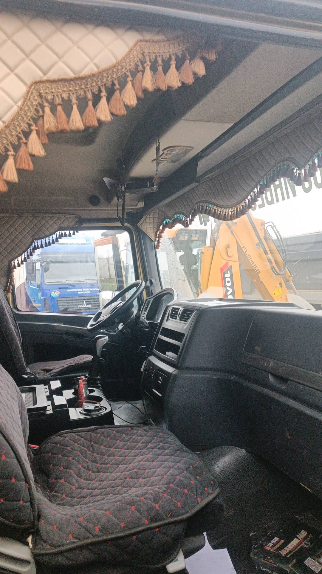 Shacman SX33186T366C,  217 679 км, 2022 года в лизинг