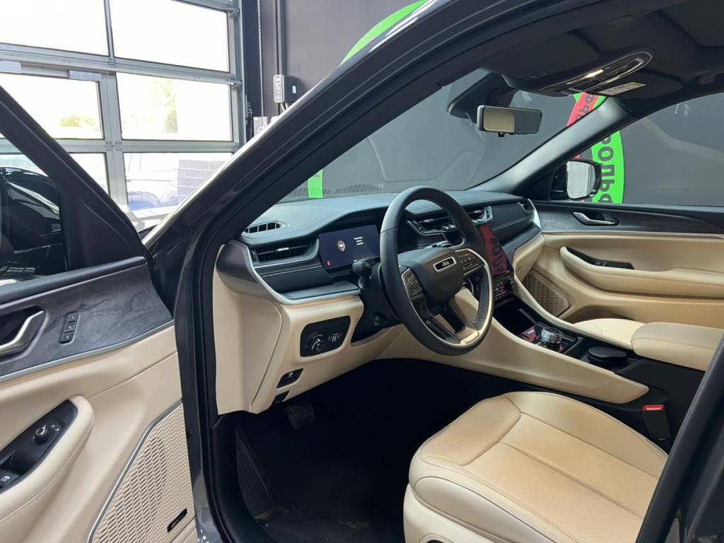 Jeep Grand Cherokee Limited 2.0 AT 4WD