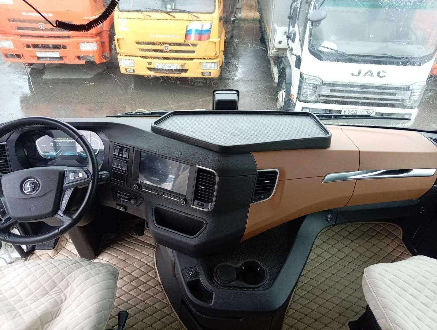 Shacman SX4188YY381,  209 660 км, 2023 года в лизинг